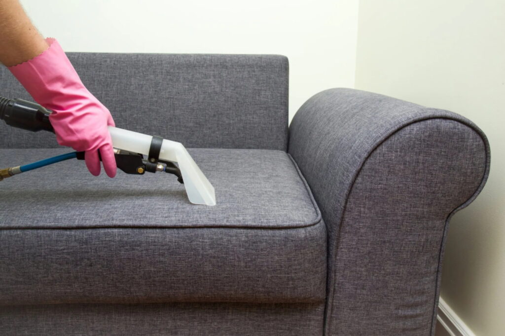 Как почистить мягкую мебель - советы - фото 2