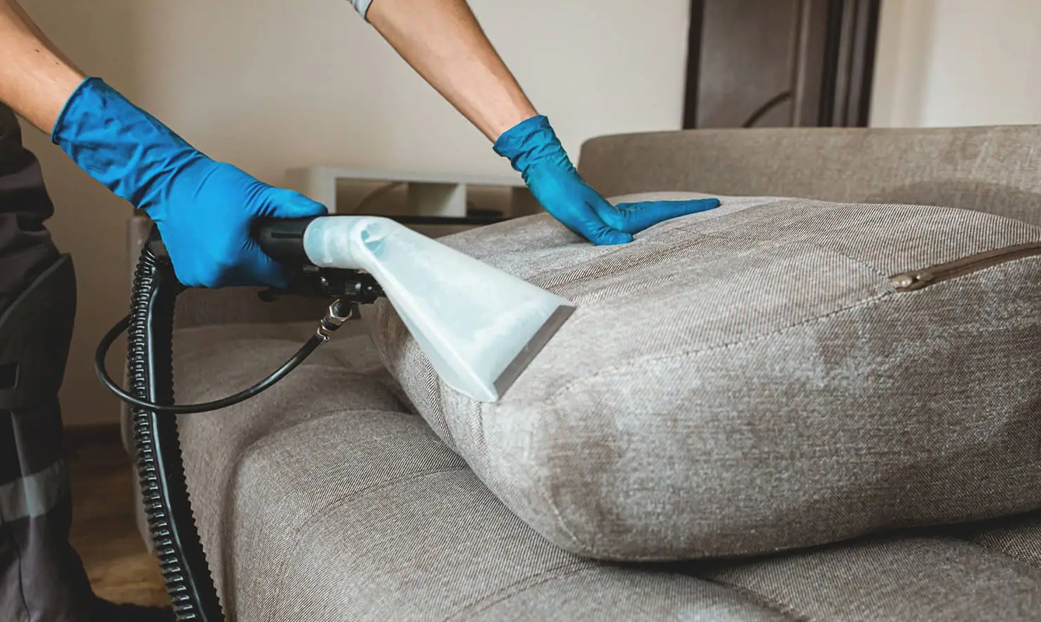очистить мягкую мебель в домашних условиях от засаленности
