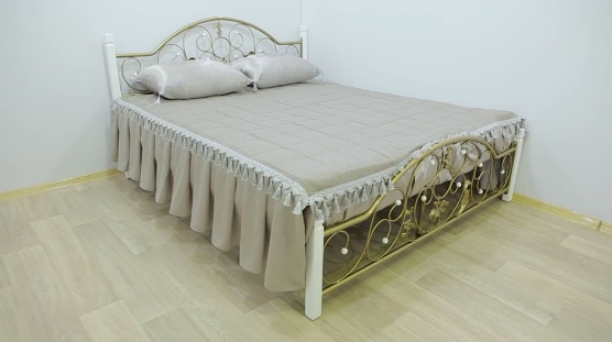Низкая цена на кровать «Жозефина» на деревянных ногах, с доставкой. 2