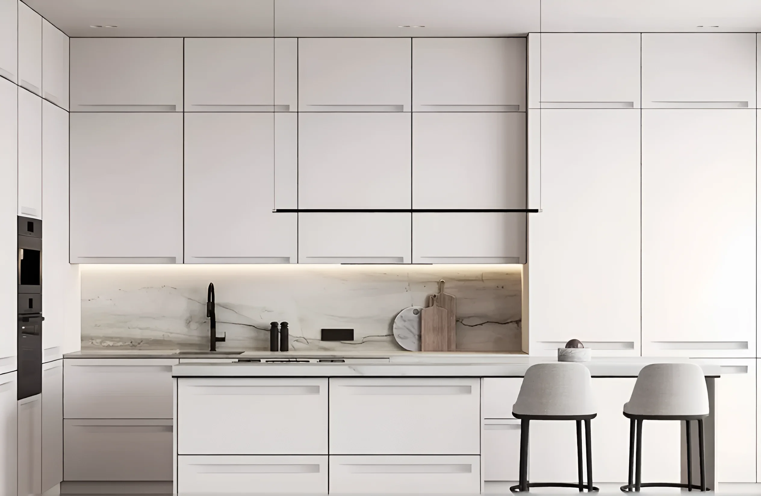 Белая модульная кухня "Альфа ручка" 360 см с фасадами из крашеного МДФ, современный дизайн, стильный интерьер кухни.