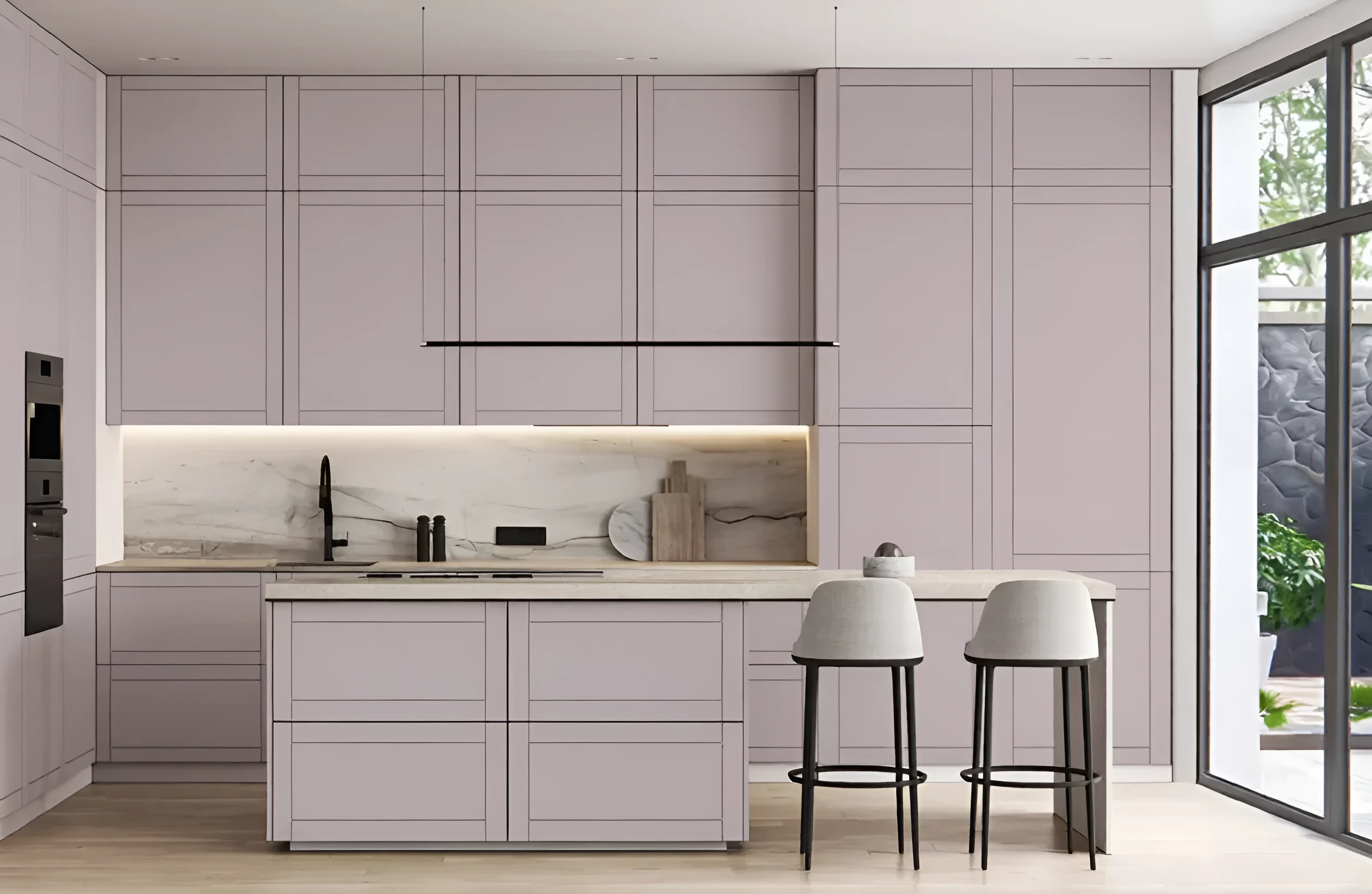 Кухня "Рамка" 3.6х1.8м бежевого цвета с островом из крашеного МДФ, современный дизайн, барные стулья, светлый интерьер.