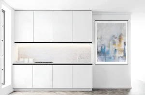 Белая глянцевая кухня "Тренд" 290 см с минималистичным дизайном, современный интерьер кухни, фото кухни в светлых тонах.