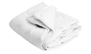 Белое стеганое одеяло Come-For Basic Light на белом фоне, идеальное для комфортного и уютного сна, купить в MebelTops.