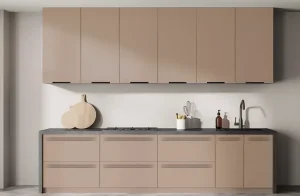 Современная кухня Альфа ручка 3,6 метра, крашеный МДФ в кремовом цвете, верхние и нижние шкафы с интегрированными ручками.