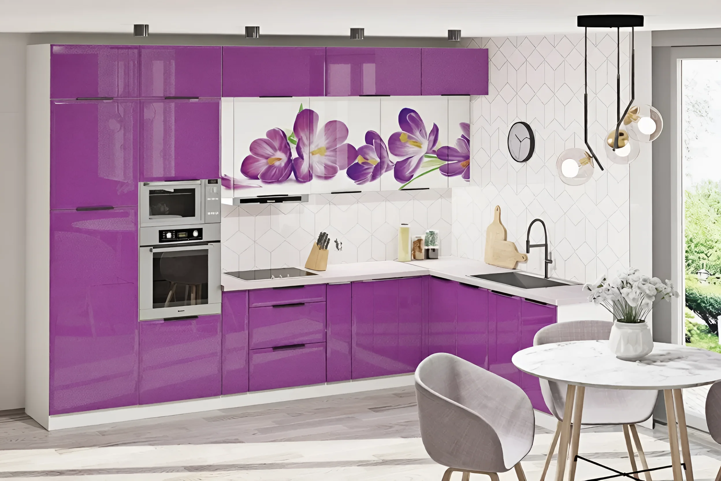 Угловая кухня «Хай-тек» 300х220 см в ярко-сиреновом цвете с фасадами из глянцевого МДФ и декоративным фартуком с изображением цветов.