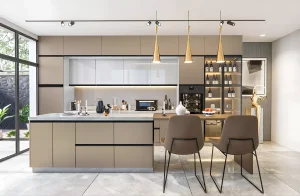 Кухонный гарнитур "Sigma ручка" 5,4 метра в белом и кремовом цвете, современный дизайн с островом, встроенной техникой и винным шкафом.