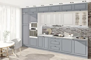 Маленькая кухня "Атланта" 2,4м: современный дизайн, серый крашеный МДФ, встроенная техника, стильный фартук.