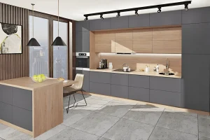 Современная кухня в графитовых и светлых древесных тонах с кухонным островом, встроенной техникой и обеденной зоной.