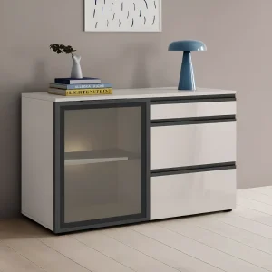 Современный комод со стеклом Flex 1200 мм цвета кашемир, с ДСП фасадами и тремя выдвижными ящиками, для хранения посуды.